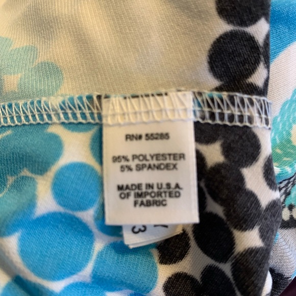 Off shoulder Express top. See photos for fit. - Picture 4 of 4